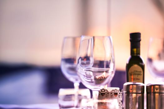 Svíčky a jejich magický vliv na chuťové vnímání v restauracích